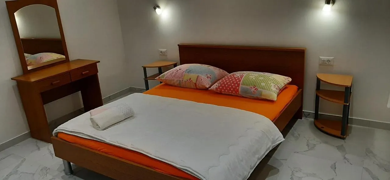 Marin I Vinka Apartment Trogir